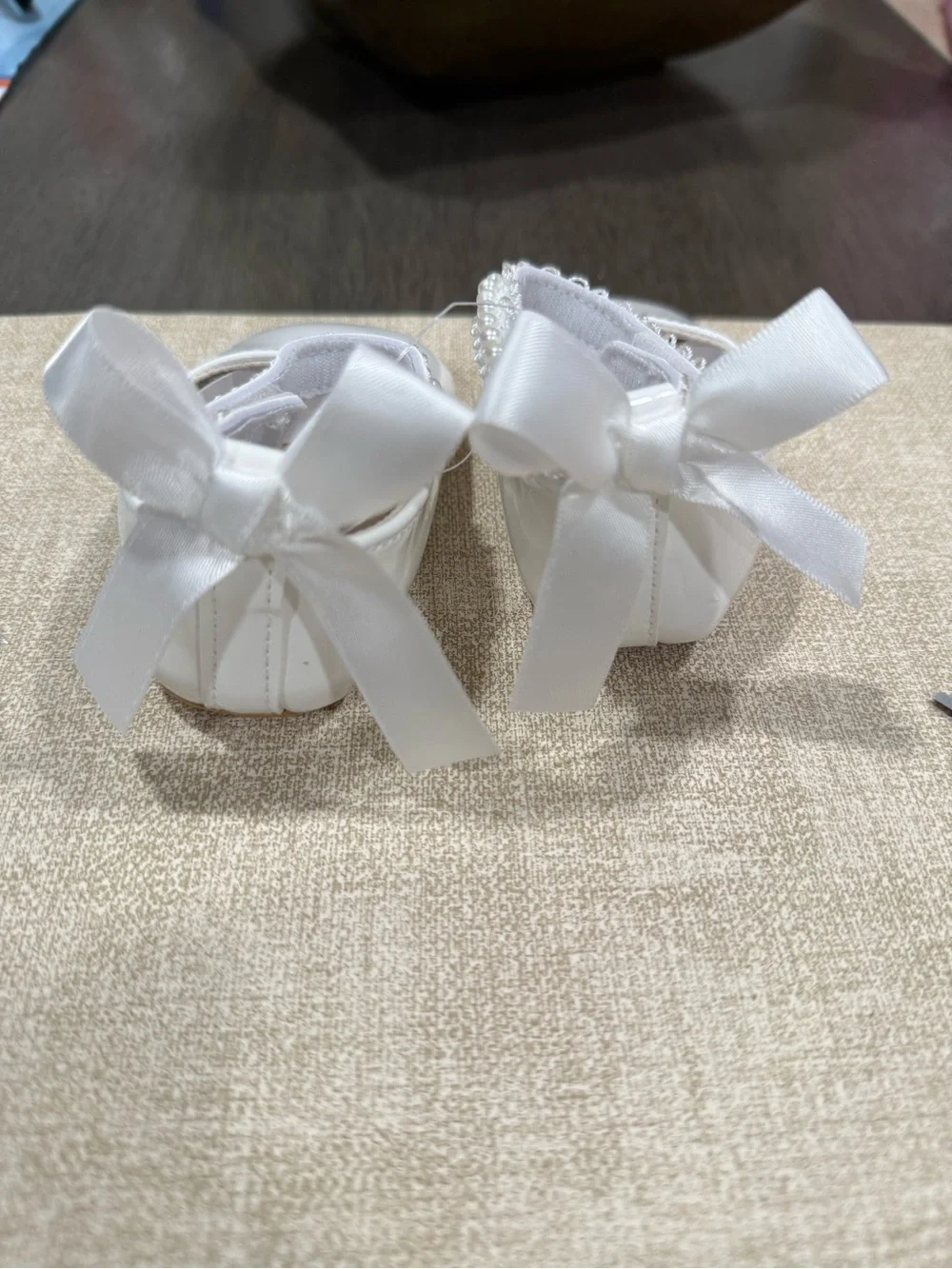 Girls White Pearl-Trim Mary Jane Dress Shoes